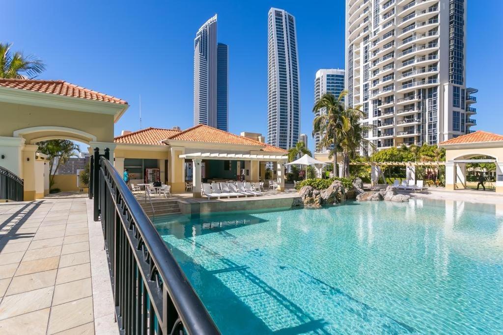 Апартаменты Deluxe Chevron Renaissance Голд-Кост Экстерьер фото